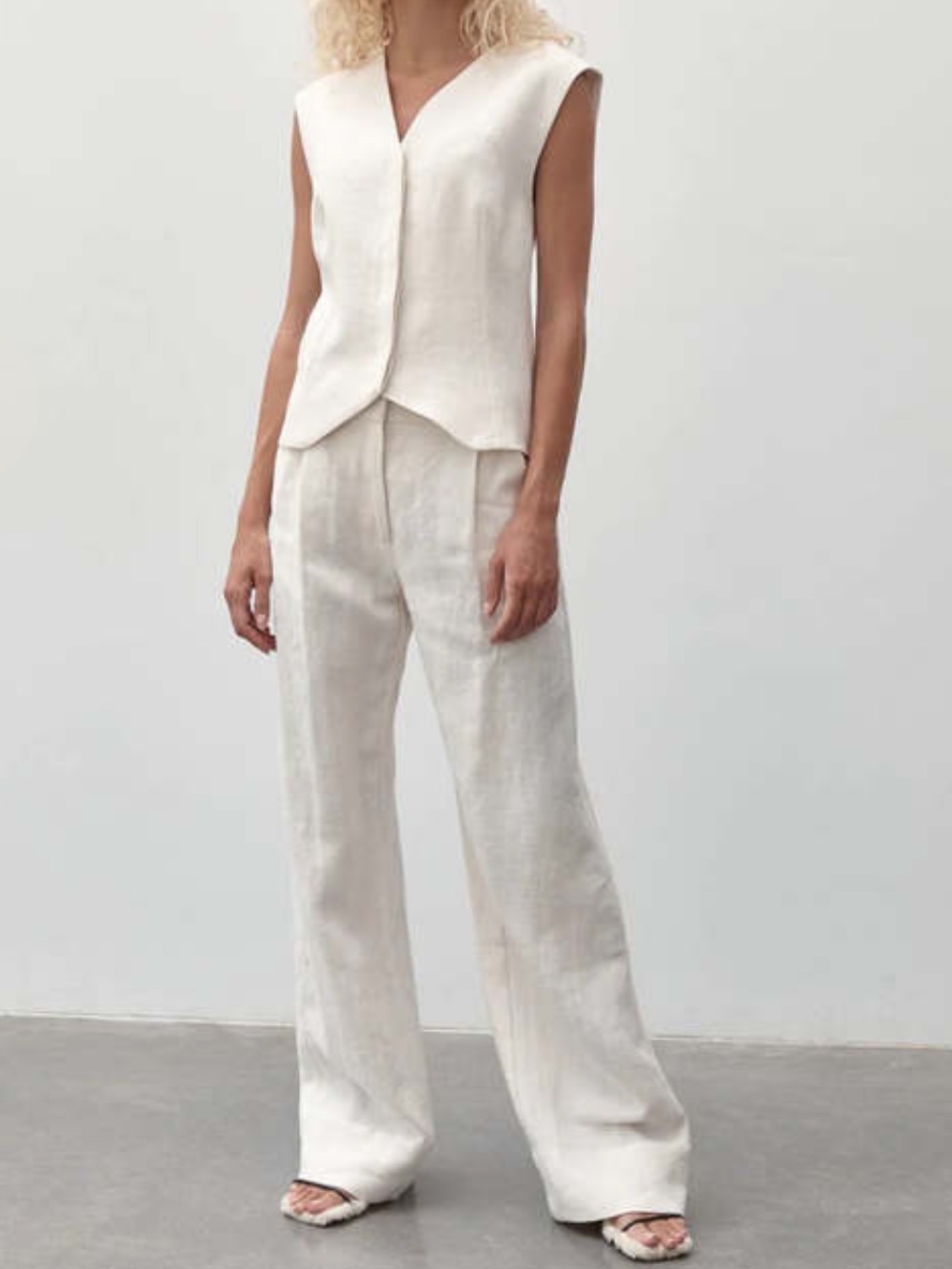St. Agni Linen Vest - Picture 3 of 6